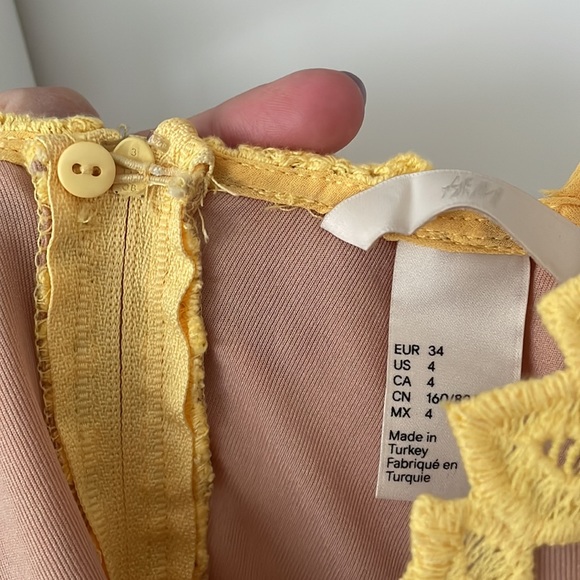 Yellow lace H&M midi dress. Size 4 - Picture 7 of 7